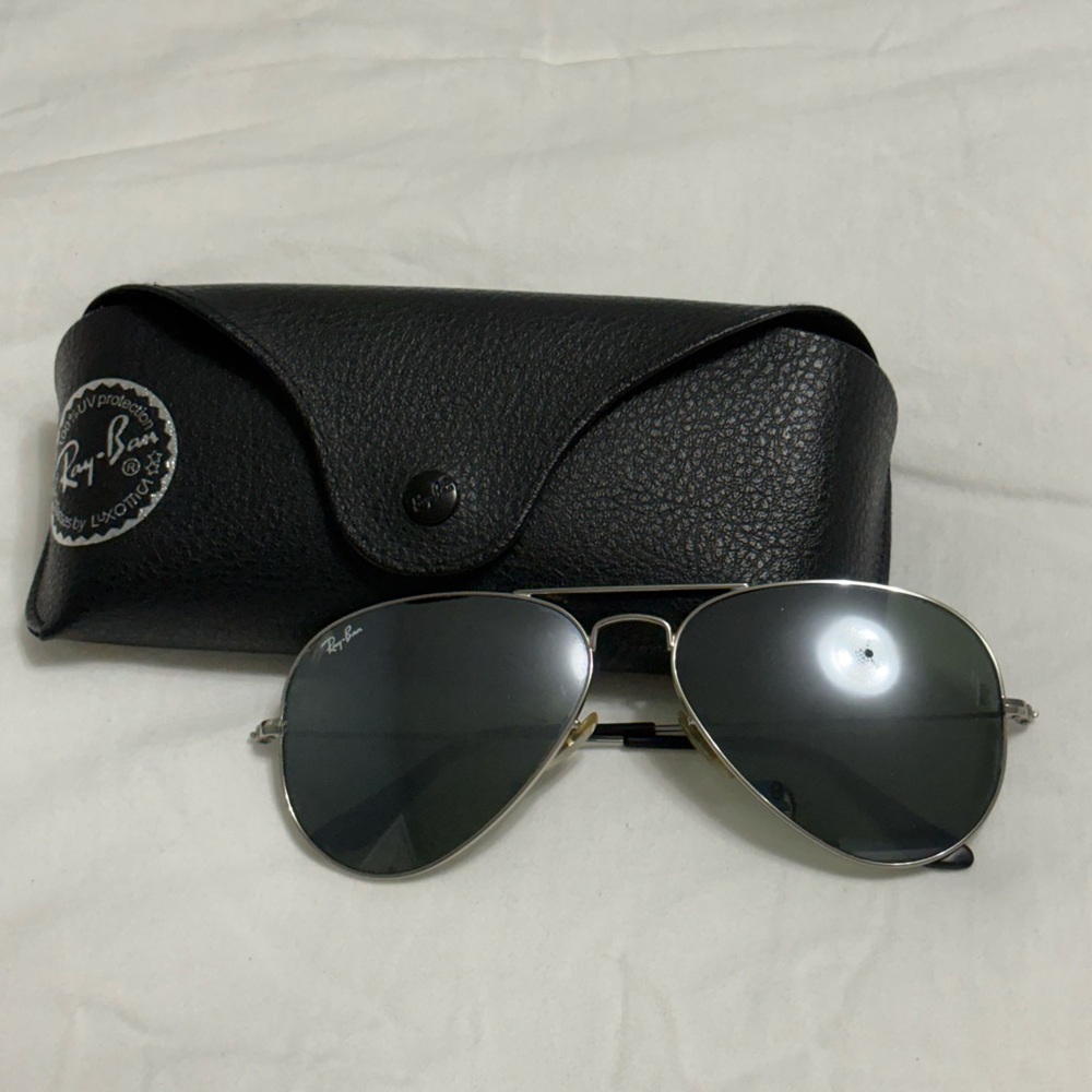 Reflective Ray-Ban Silver Aviator Sunglasses with Black Case
